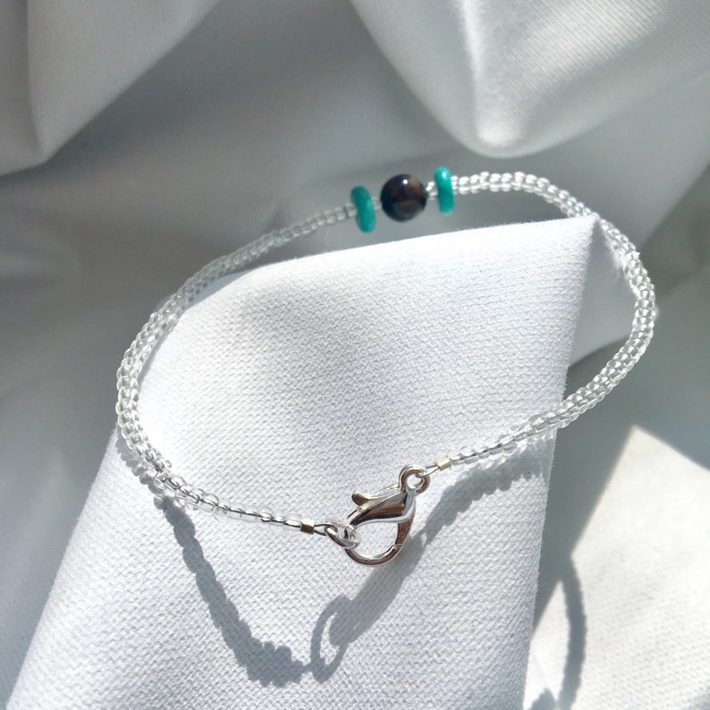 Simple Chic Women/'s Bead Bracelet Blue Bracelet Boho Crescent Moon Bead Bracelet for Her Turquoise and Blue Shell Beaded Bracelet