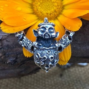 BEAD &quot;Elf in an Acorn&quot;