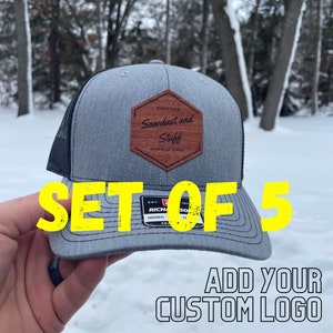 SET VAN 5 Custom Logo Hoeden, kunstleren patch - Logo Hats- Leather Patch, Richardson 112 Hat, Personalised Mens Hats - Wood patch