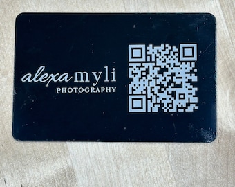 Tarjeta de visita metálica con código QR personalizado - logotipo de pequeña empresa