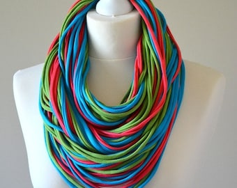 knitted necklace green blue red strings