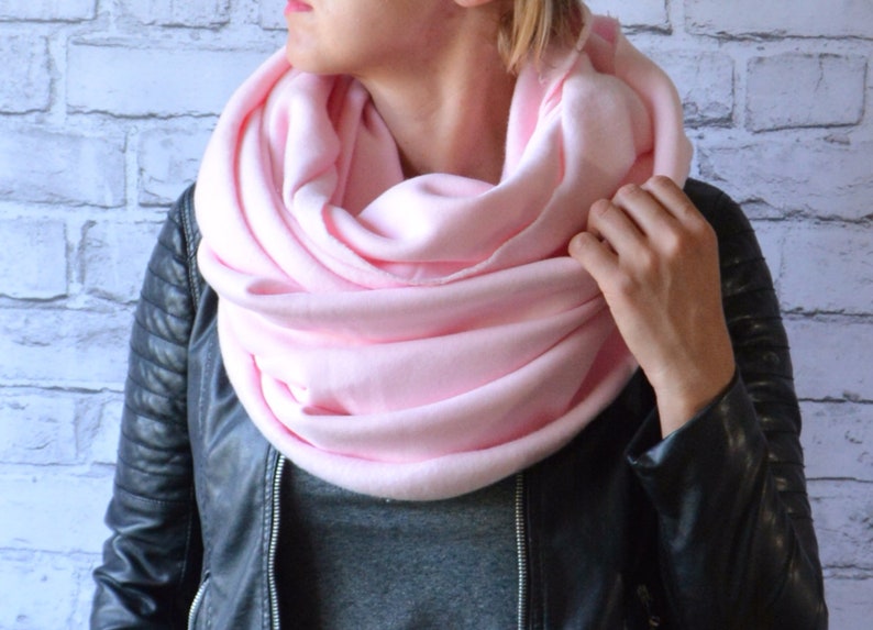 ein dicker Schal, eine Tube, rosa, Loop, Rundschal aus baumwolle, weich, ökologisch, winterschal Bild 1