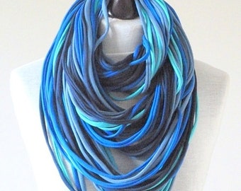 knitted necklace blue strings infinity