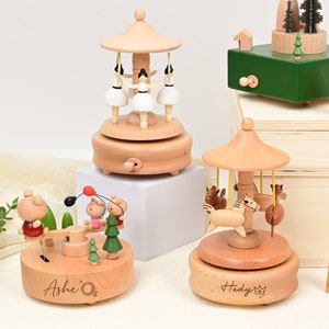 Caja de música de madera grabada personalizada / Regalo personalizado para baby shower / Caja de música de tren con tema navideño / Caja de música con melodías navideñas