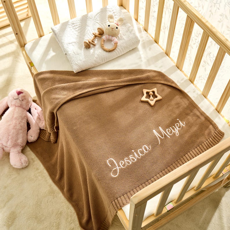 Anpassad babyfilt, broderat namn, barnvagnsfilt, present till nyfödd, mjuk, andningsbar bomullsstickning, babyfiltsset, personlig namnfilt bild 6