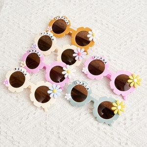 Gafas de sol con flores, para niña de las flores, regalo de cumpleaños personalizado para niña, gafas de sol con nombre personalizado para niña con margaritas florales, regalo para niños, gafas de sol para niños