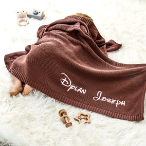 Anpassad babyfilt, broderat namn, barnvagnsfilt, present till nyfödd, mjuk, andningsbar bomullsstickning, babyfiltsset, personlig namnfilt bild 9