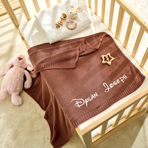 Anpassad babyfilt, broderat namn, barnvagnsfilt, present till nyfödd, mjuk, andningsbar bomullsstickning, babyfiltsset, personlig namnfilt bild 7