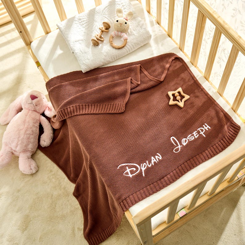 Anpassad babyfilt, broderat namn, barnvagnsfilt, present till nyfödd, mjuk, andningsbar bomullsstickning, babyfiltsset, personlig namnfilt bild 7