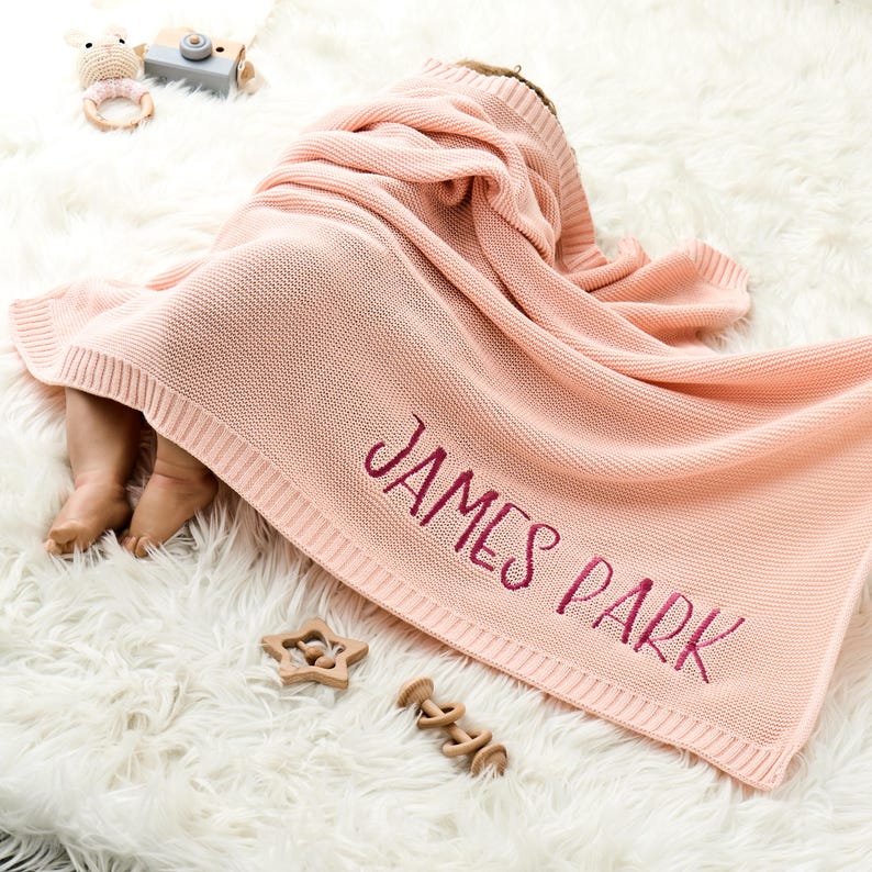Anpassad babyfilt, broderat namn, barnvagnsfilt, present till nyfödd, mjuk, andningsbar bomullsstickning, babyfiltsset, personlig namnfilt bild 10