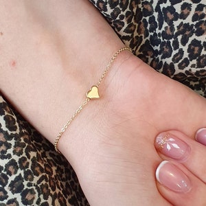 Dainty Tiny Heart Bracelet con encanto de corazón chapado en oro Cadena fina, carta de monograma, regalo de dama de honor, regalo de novia personalizada para amantes