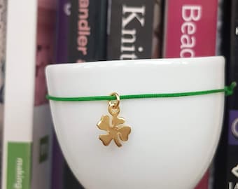 Pulsera de la dación del clover del encanto de la buena suerte, pulsera de la cuerda ajustable del trébol del acero inoxidable del oro de la hoja, regalo perfecto para sus damas de honor