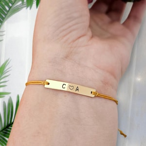 Personalisiertes Gold Bar Armband, Gravierte Initialen Armband, Minimalistisches verstellbares Paar Geschenk