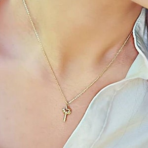 Collar de la palmera, colgante de la palmera chapado en oro, delicado, minimalista, regalo de la novia, regalo de la dama de honor, regalo para ella, encanto de la palmera de oro