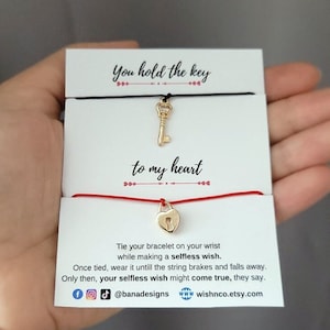 Schlüssel und Herz Lock Paar Armbänder mit Nachrichtenkarte, verstellbarer Schnur, für Sie und Ihn passendes 2er-Set, Geschenk für Paare, vergoldete Charms