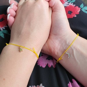 Mommy and Me bijpassende ster- en maanarmbanden, maan- en sterbedels, set van 2 armbanden voor moeder-dochtercadeau met aangepaste berichtkaart