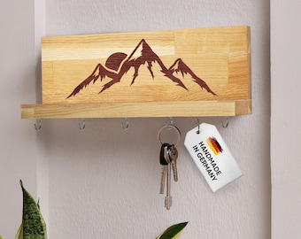 Schlüsselbrett Holz mit Ablage Haken Bergmotiv 2 Gravur Personalisierbar Geschenk Schlüsselhalter Board Einweihung Wandmontage Deko Eiche