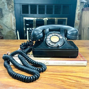 Vintage Northern Electric Bakelite Rotary Phone - Canadian No 1 Pyramid Desk  Phone