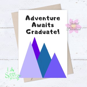 Cartão de felicitações de formatura para download digital para rapaz, Aventura espera, Cartão de formatura inspirador para filho, Montanhas geométricas roxas, Minimalista