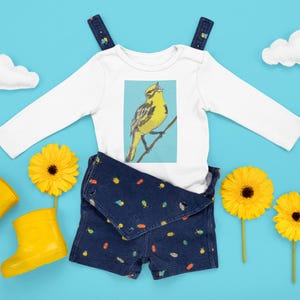 Handgetekende zangvogelromper: milieuvriendelijke katoenen jumpsuit voor pasgeborenen