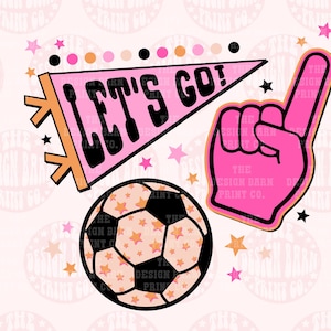 Puede incluir: Un bander&iacute;n rosa y naranja con el texto "LET'S GO!" sobre un fondo blanco con un bal&oacute;n de f&uacute;tbol rosa y naranja y un dedo de espuma rosa.