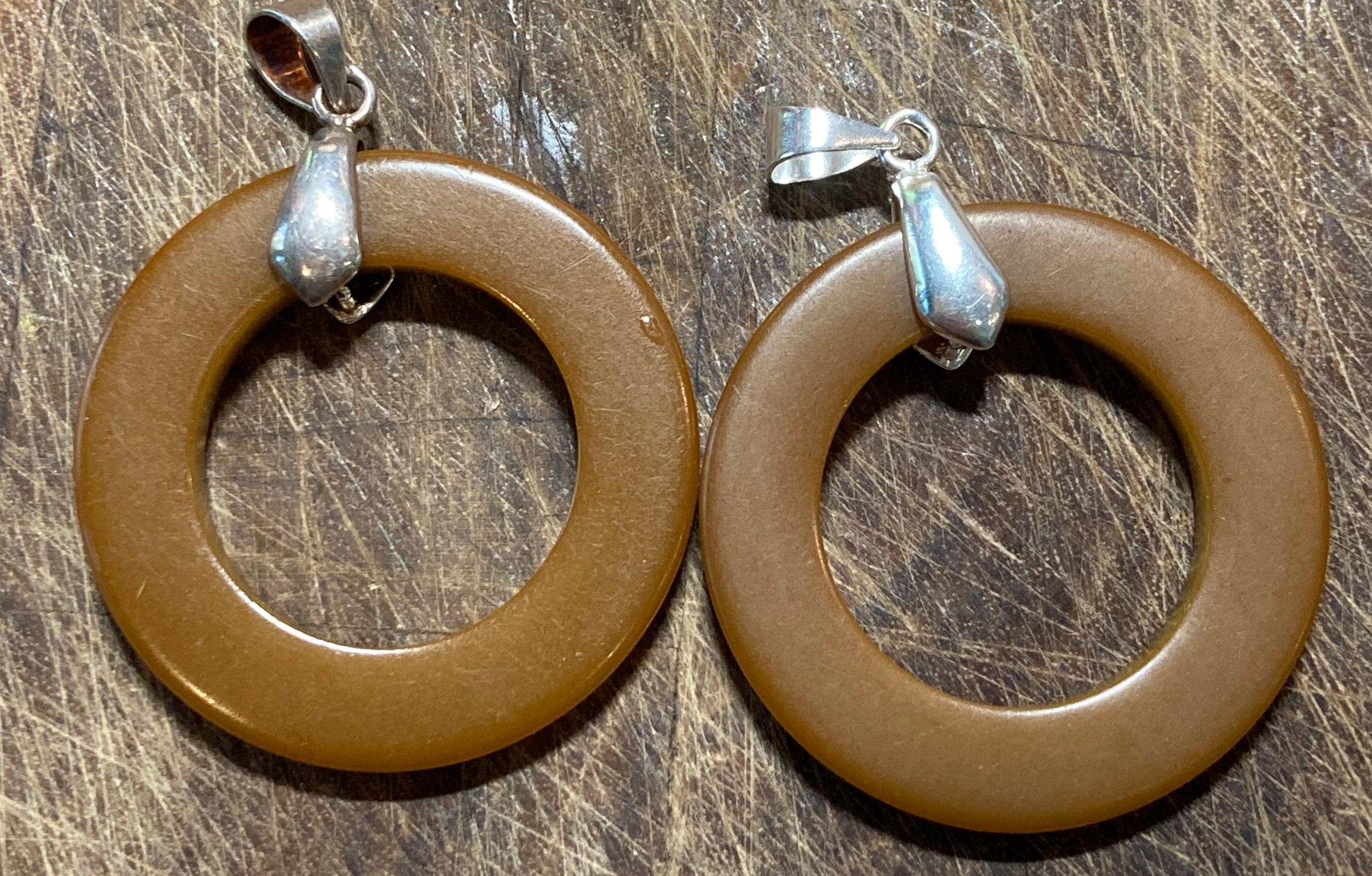 Boucles D'oreilles Clips Vintage En Bakélite - Anciennes, Bon état, Sans Marque