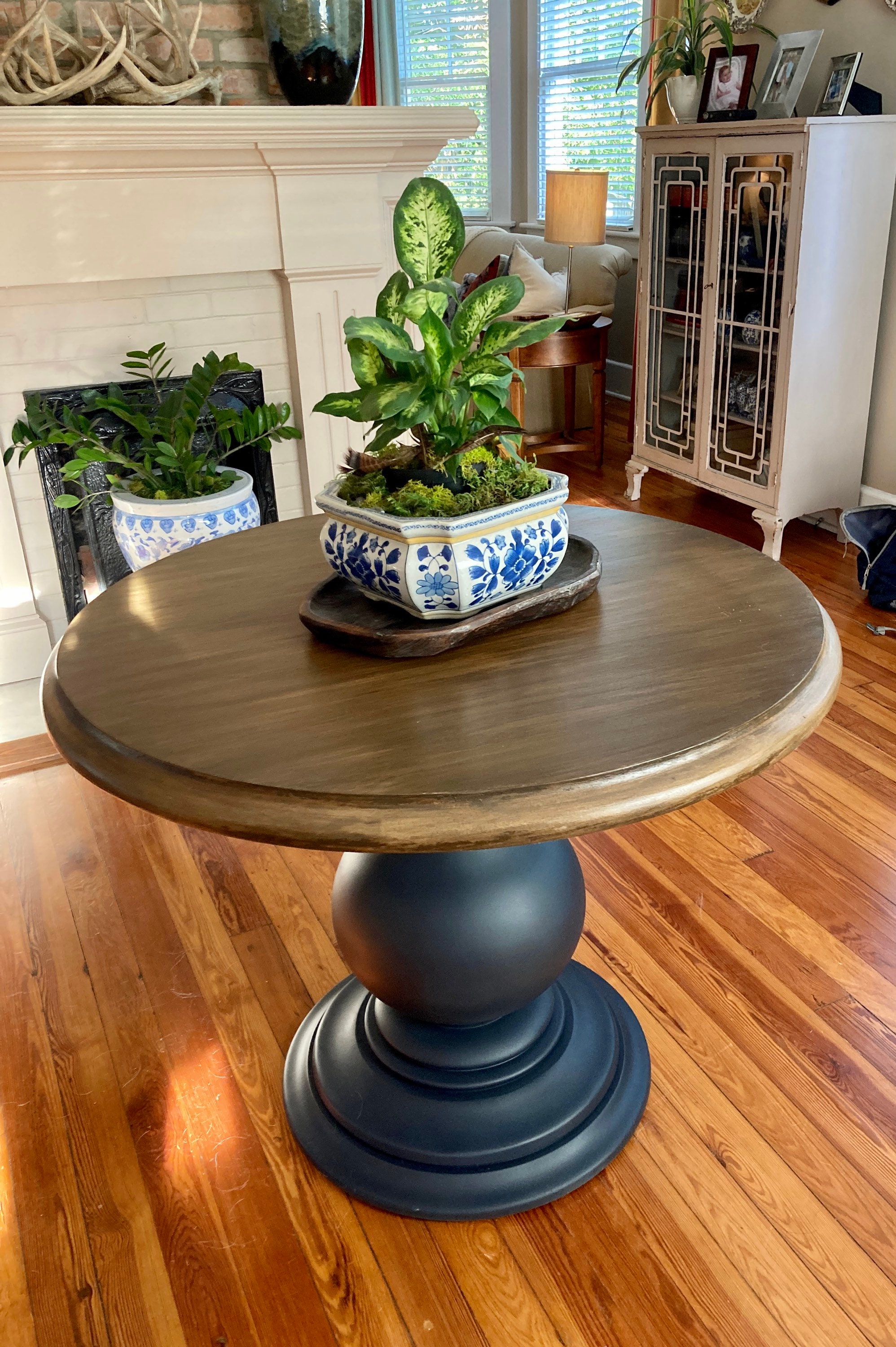 Small round farmhouse kitchen table sales