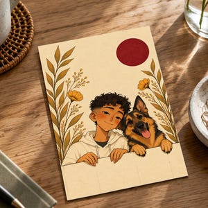 K&ouml;nnte beinhalten: Ein rechteckiger Druck mit einer Cartoon-Illustration einer Person mit lockigem dunklem Haar in einem wei&szlig;en Kapuzenpullover, neben einem Deutschen Sch&auml;ferhund. Das Motiv zeigt goldgelbe Blumenst&auml;ngel und einen roten Kreis auf cremefarbenem Grund.