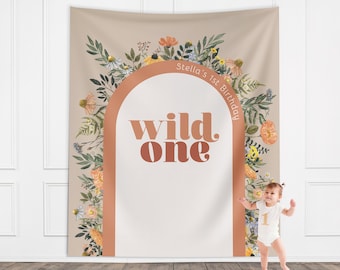 Tło z tekstem „Wild One” na zamówienie, „She's a Little Wildflower”, tło na pierwsze urodziny, urodziny dziewczynki, urodziny w stylu boho, kwiaty w stylu retro
