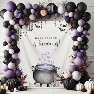 赤ちゃんが生まれてくるハロウィーンのベビーシャワーバナー、カスタマイズ可能なテキスト魔女ハロウィーンの背景、不気味な秋の性別発表またはベビーシャワーの装飾
