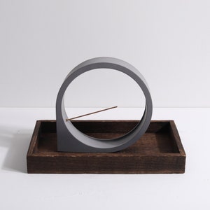 Porta incienso de hormigón Luna / Meditación Yoga Zen Mindfulness / Quemador de incienso de cemento / Decoración moderna minimalista del hogar / Regalo de inauguración de la casa imagen 7