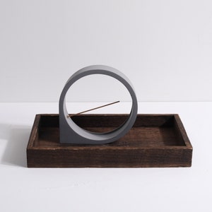 Porta incienso de hormigón Luna / Meditación Yoga Zen Mindfulness / Quemador de incienso de cemento / Decoración moderna minimalista del hogar / Regalo de inauguración de la casa imagen 6