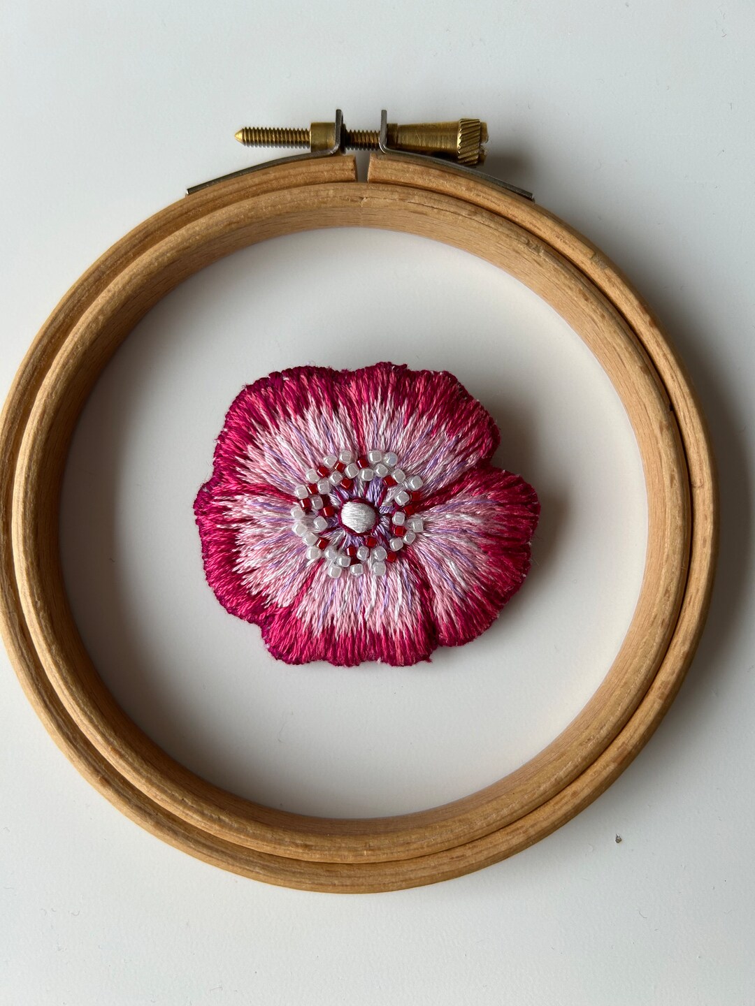 Broche Fleur Ornée De Perles - Style Fabergé - Bijou Russe Fantaisie - Neuf
