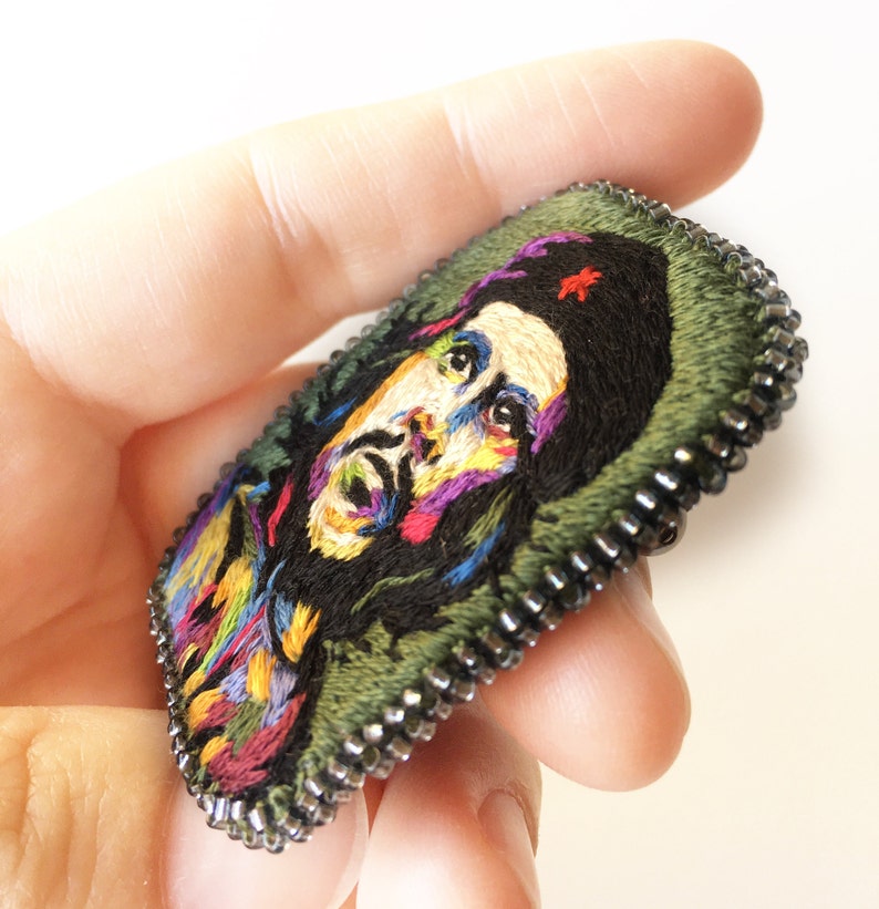 Art brooch Textile art jewelry Ernesto Che Guevara Embroidery portrait Embroidery brooch Che Guevara