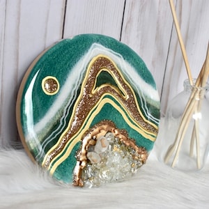 Mini Geode Art | 6” Round, Emerald Green | Quartz crystals, resin Geode art | wall art, home decor, luxury art | gift idea