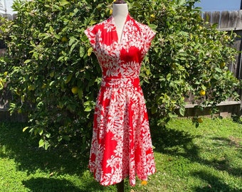 1970s Tropical Theme Red and White Floral Dress size Small