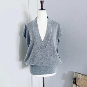 Vintage 1970s Grey Deep V Neck Sleeveless Sweater size Medium