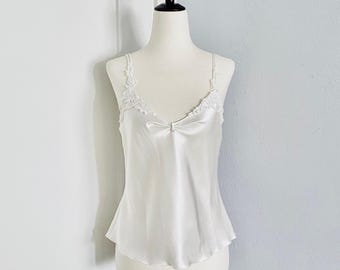 eyelet ribbon cami (white × blue ribbon) eyelet ribbon cami (white × blue ribbon) women' lace trim