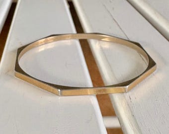 1970s Vintage Gold-tone Thin Geometric Faceted Sides XS