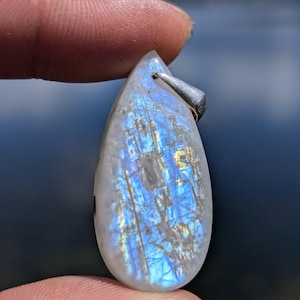 White Labradorite Pendant, Peristerite, Extra Quality Pendant 4.5cm, 12 grams, Silver Attachment, Beautiful Flash