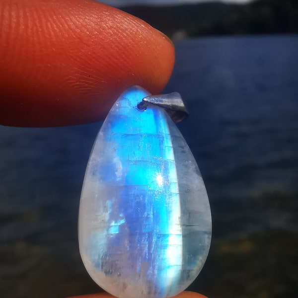 Rainbow moonstone pendant, white labradorite, top quality, 3cm, 8grams, blue, transparent, silver attachment, AAA quality