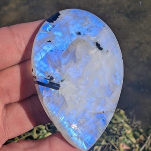 Massive peristerite, tourmaline inclusion, palmstone, collection, 8cm, 61 grams, bright, massive