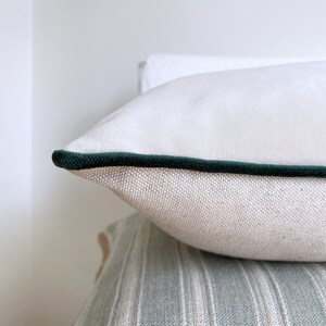 Off white velvet pillow cover with dark green velvet piping, Ivory cream velvet cushion cover with emerald welt, Velvet piped throw pillow