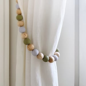 Amarrações de cortina com miçangas para quarto de bebê, Amarrações de cortina com miçangas de madeira verde-oliva Cottagecore, Presente de bebê de madeira natural dos avós