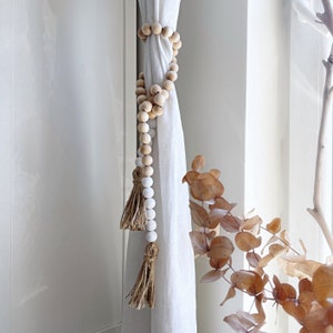 Neutral boho beaded curtain tiebacks with jute tassels, Wooden beads curtain ties, Natural Scandinavian style curtain tie backs, Drapery tie