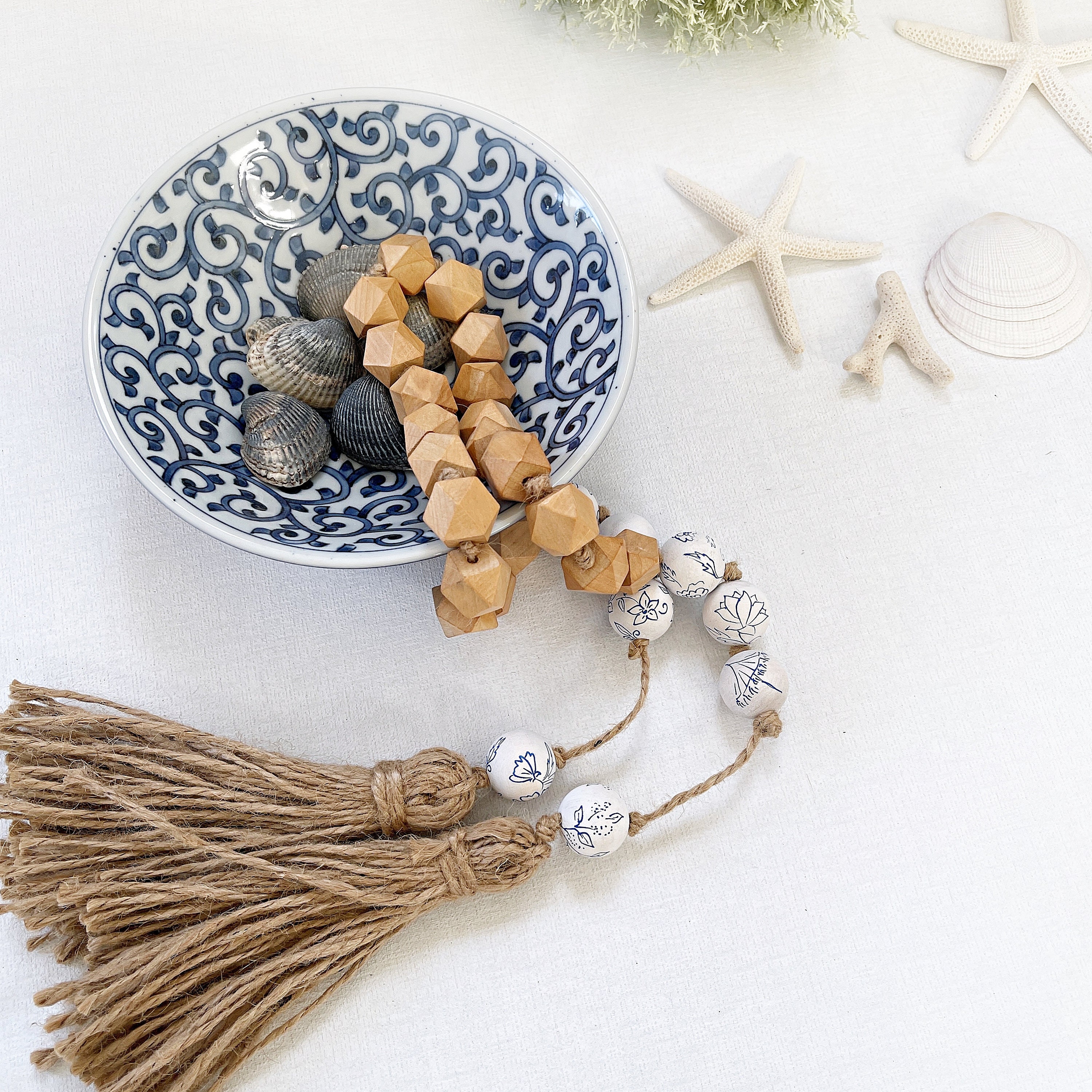 Ficelle en soie naturelle, cousue main. dune beads