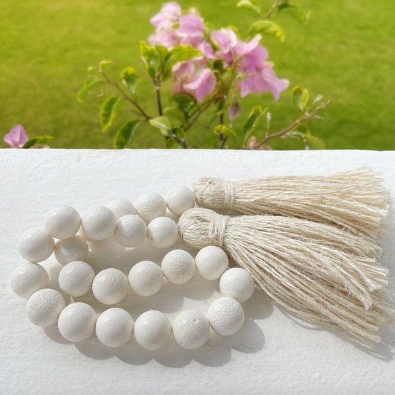 White Coral Bead Garland With Tassels, Tribal Casa Beads for Coffee Table  Decor, Coastal Stone Beaded Garland, Boho Decorative Beads Tassels 