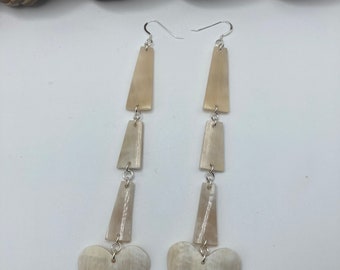 Boucles d'oreilles indigènes Zoongide'ewin corne de taureau : fabrication amérindienne