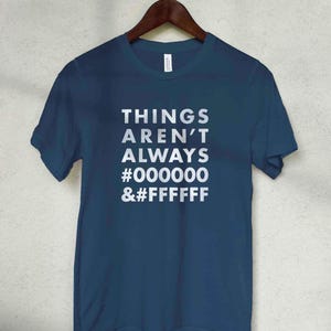 物事は必ずしも白黒ではないTシャツ、16進カラーコード、グラフィックデザイン技術ギフト