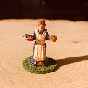 Female Human Miniature that is Hand Painted for Dungeons & Dragons